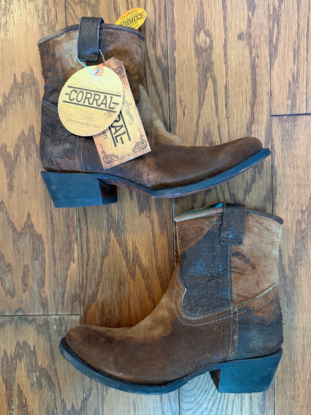 NWT. Corral Suede Short Western Boots. Size 7.5.
